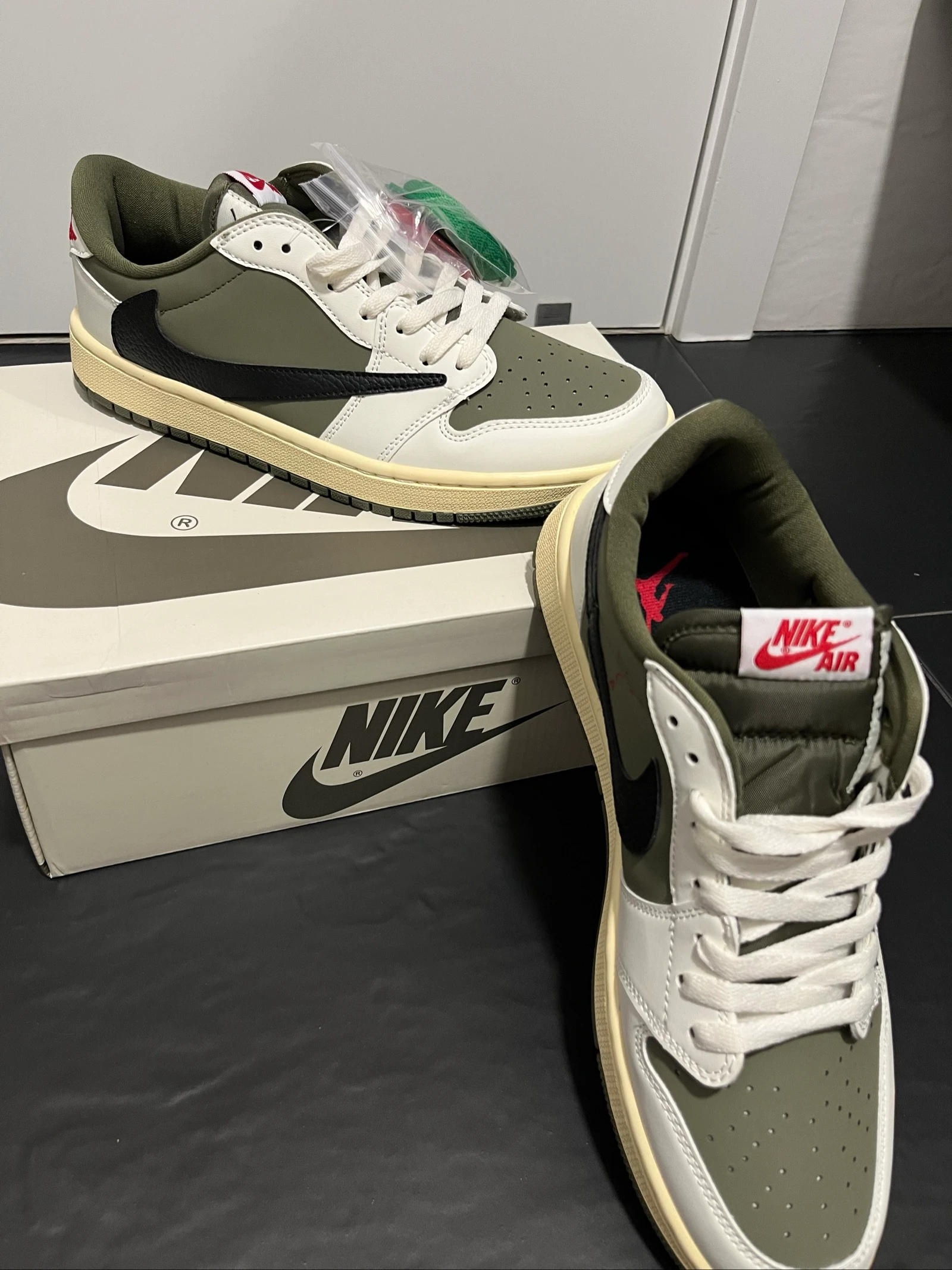 Travis Scott x Air Jordan 1 Low OG Olive – photo 3